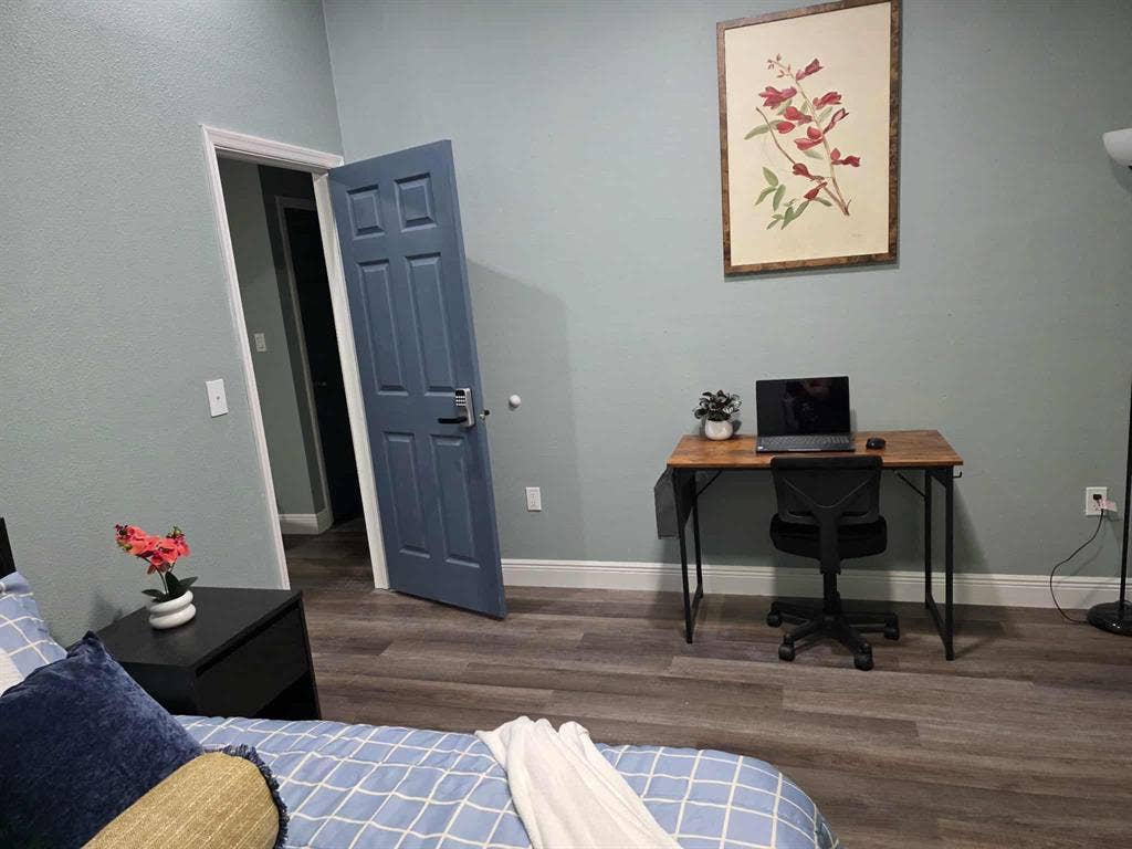 FULLY FURNISHED UTILITIES/WIFI POOL