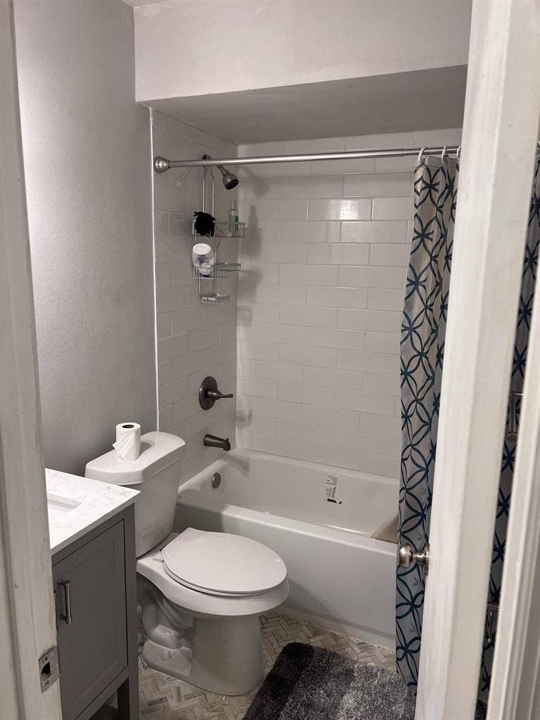 **
1st Month Rent Free**