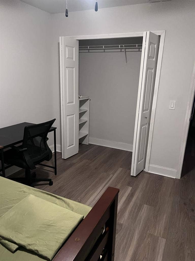 **1st month free rent**