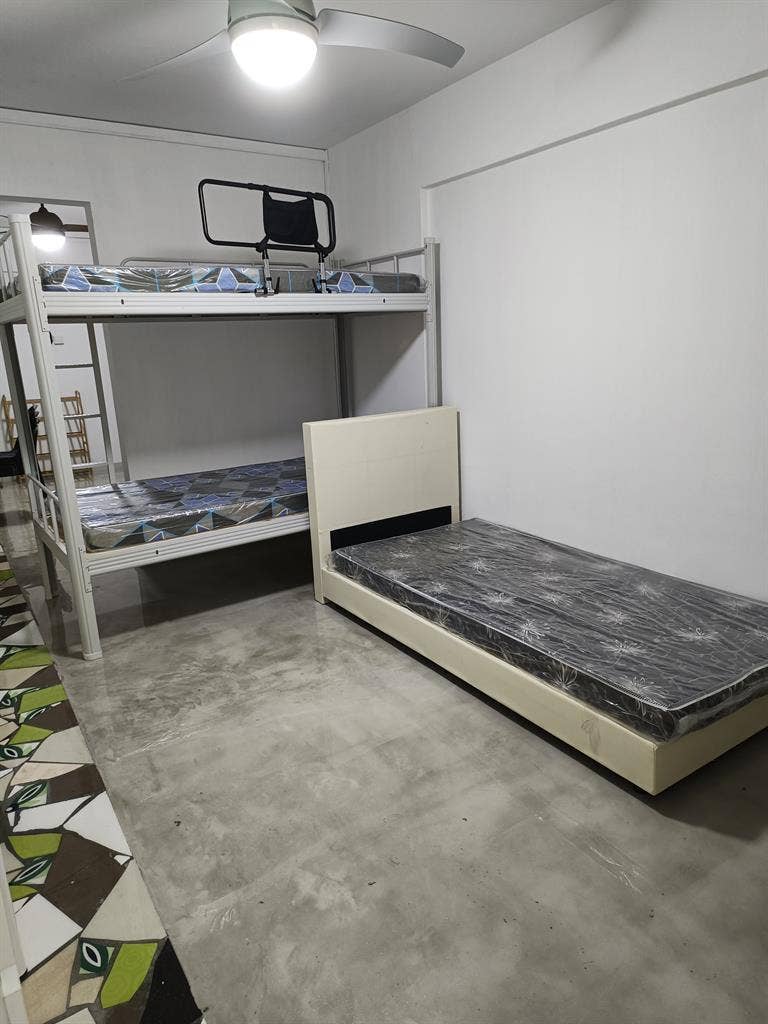 Spacious room for rent 3 persons