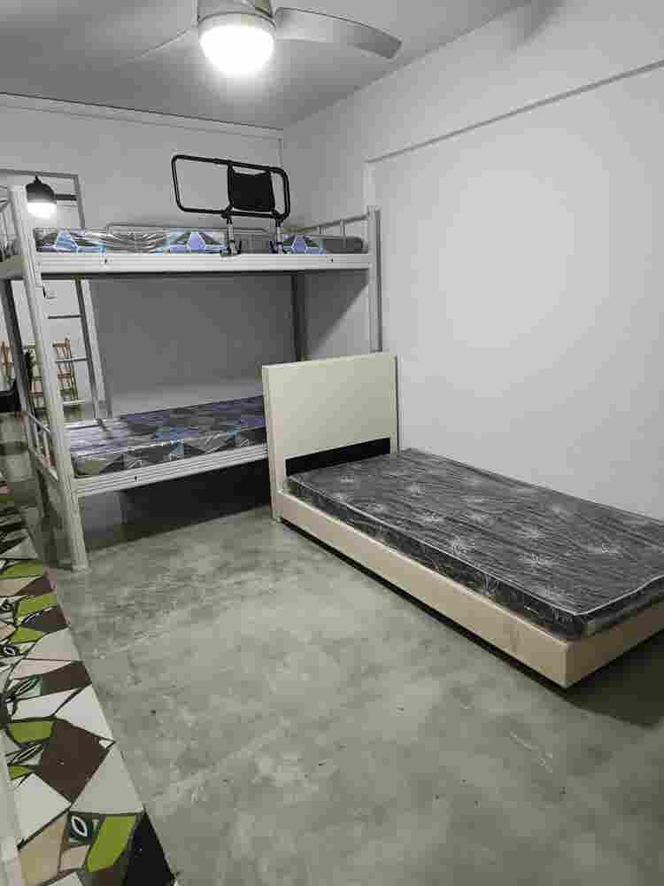 Spacious room for rent 3 persons