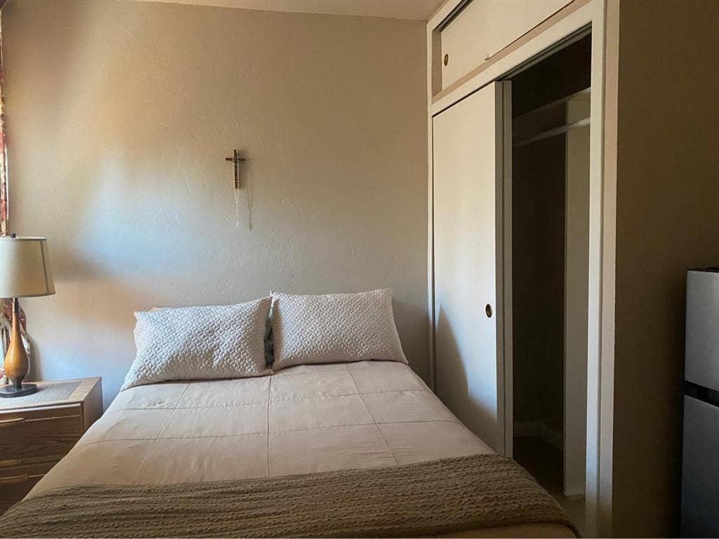 2 rooms for rent in a clean house