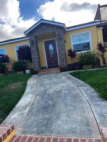 2 rooms for rent in a clean house