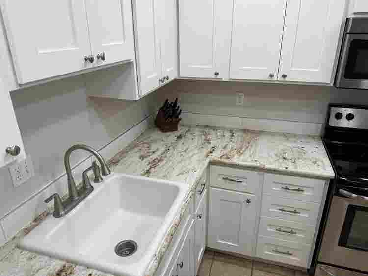 Room Available THIRTEENTHmonthFREE!
