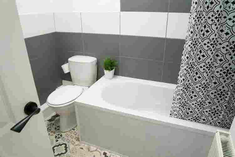 Double room with private bathroom
