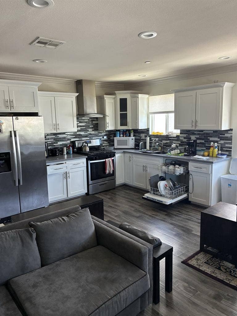 Nice Room -
East Hollywood