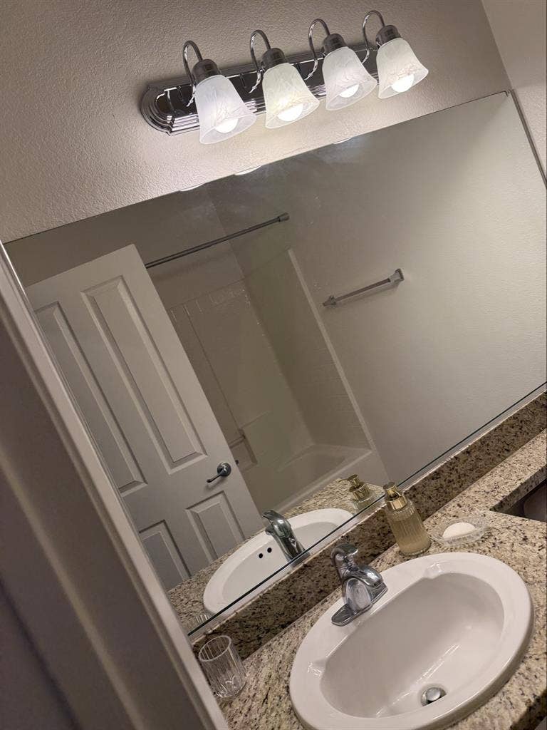 Room for rent Irvine $