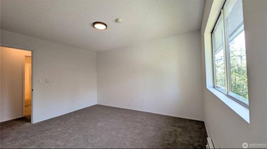 Room for rent WITH private bathroom