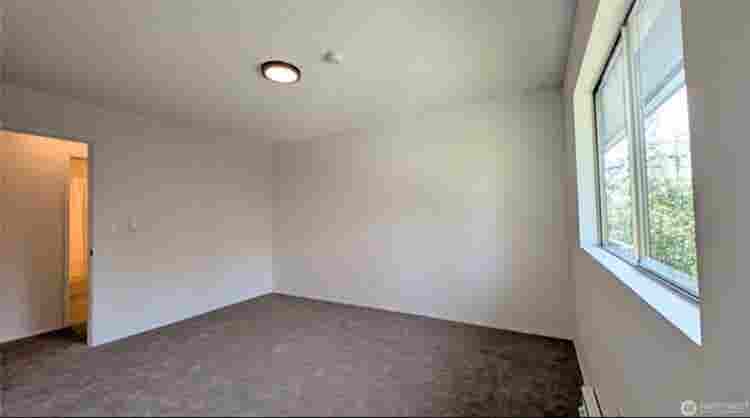 Room for rent WITH private bathroom