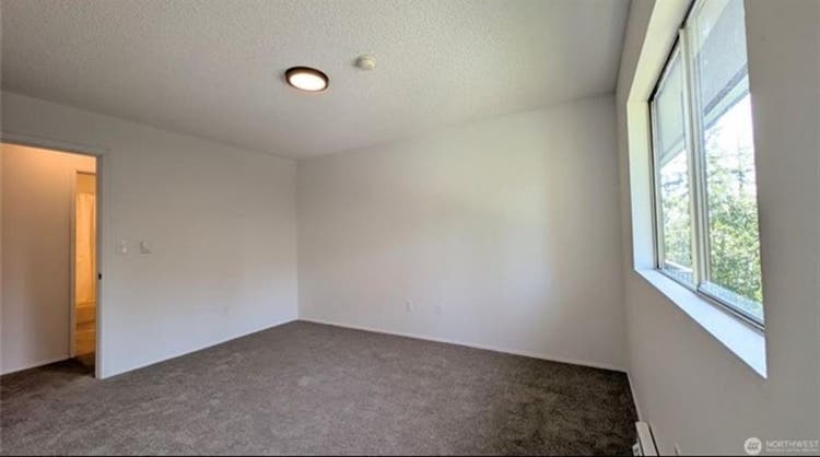 Room for rent WITH private bathroom