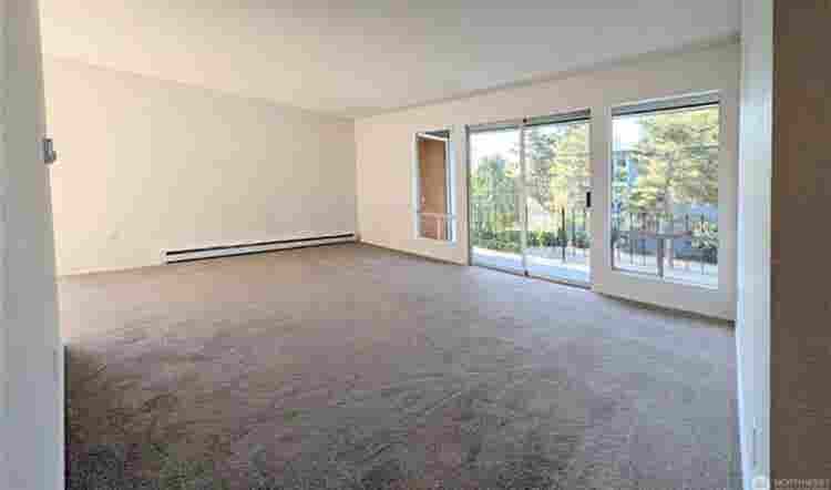 Room for rent WITH private bathroom
