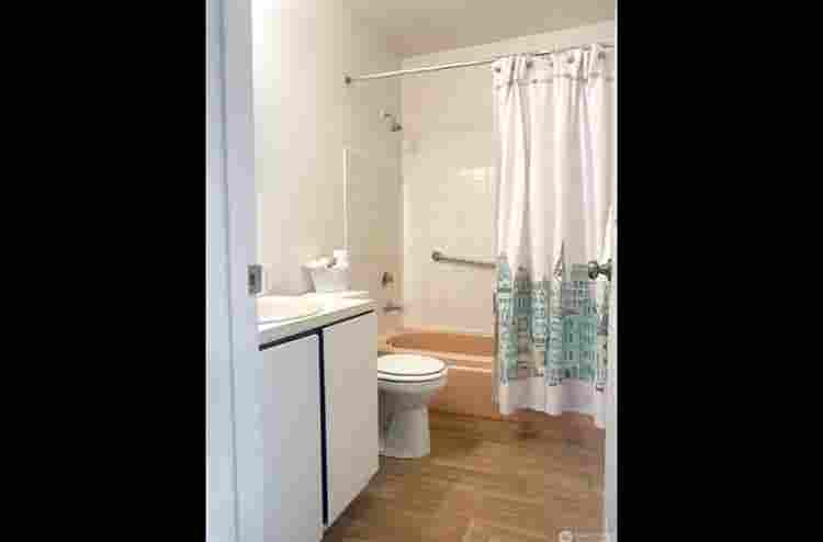 Room for rent WITH private bathroom