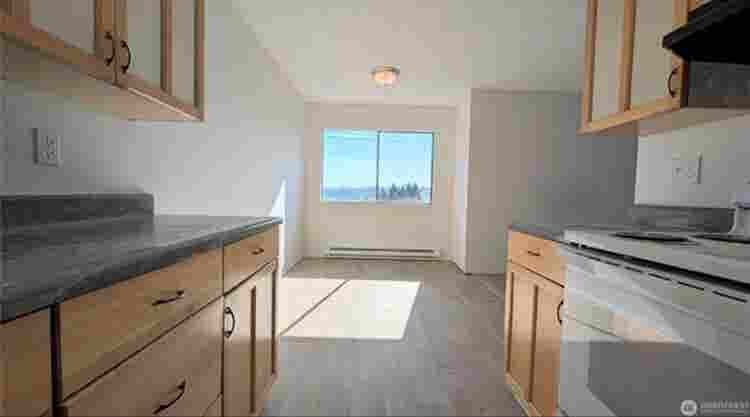 Room for rent WITH private bathroom