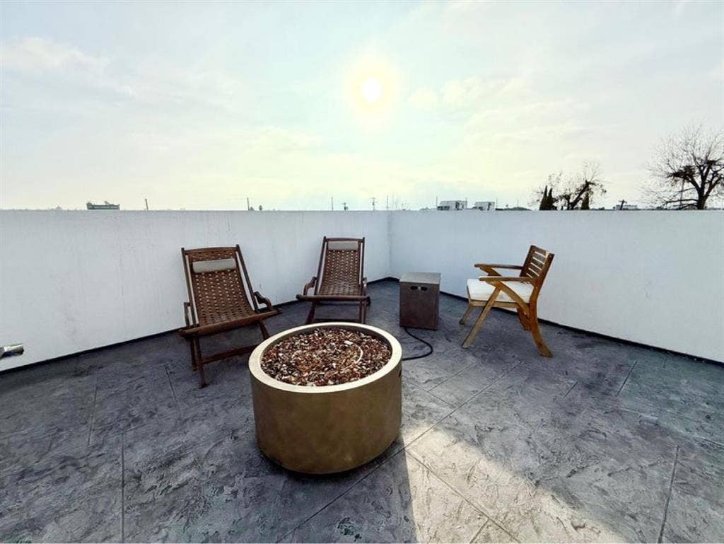 New spacious townhome in Koreatown