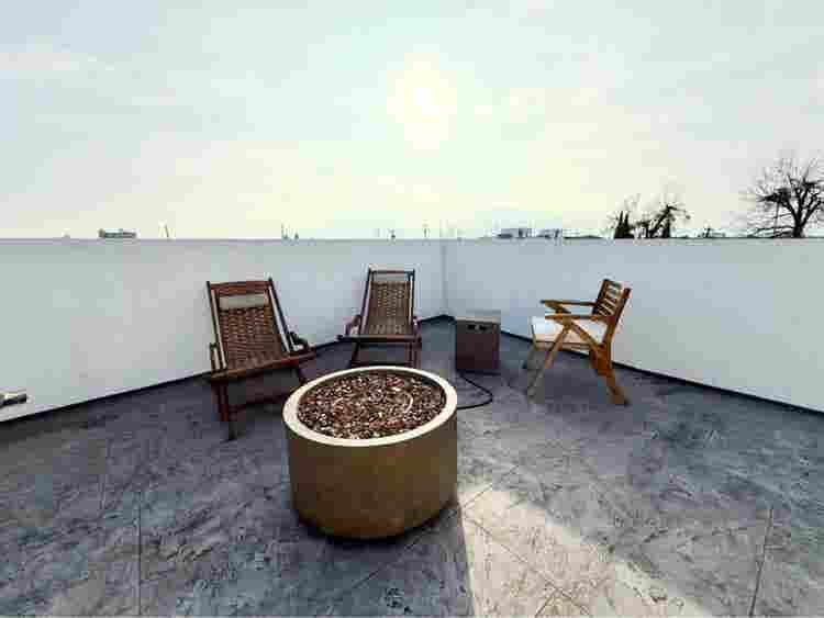New spacious townhome in Koreatown