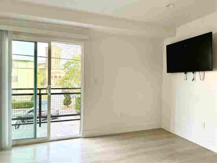 New spacious townhome in Koreatown