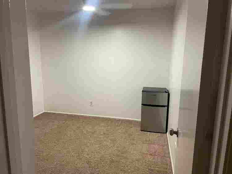 Room For Rent in Glendale