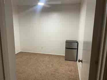 Room For Rent in Glendale