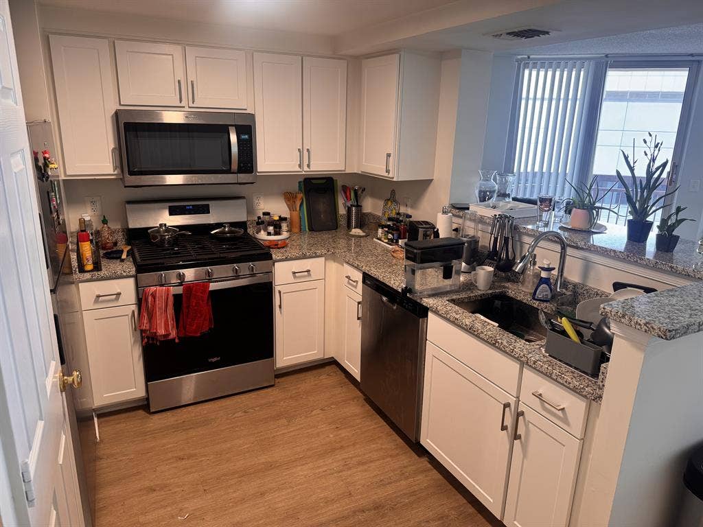 Female Roomate - Move-in August 1