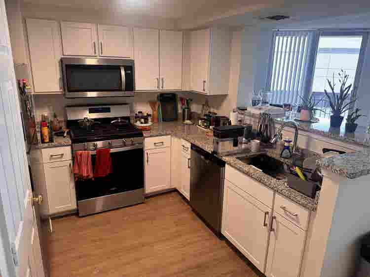 Female Roomate - Move-in August 1