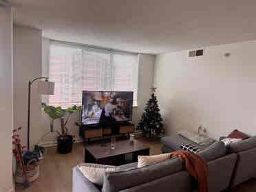 Female Roomate - Move-in August 1