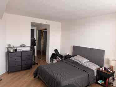 Female Roomate - Move-in August 1