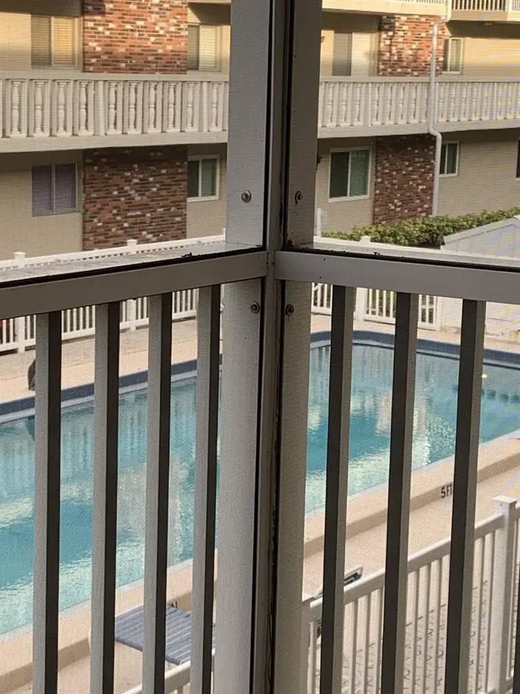 1 m f Siesta Key, 2 m down town.+