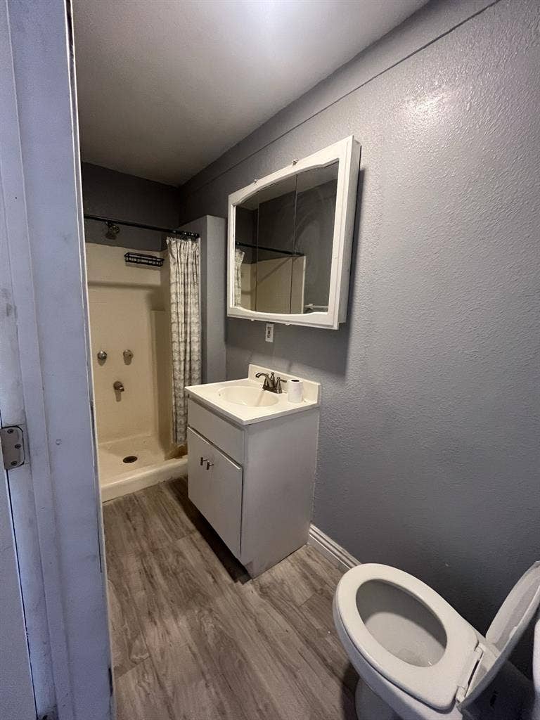 Freshly refurbished 1BDR apt