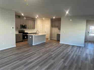 Beautiful End Unit Townhouse Rent