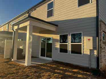 Beautiful End Unit Townhouse Rent