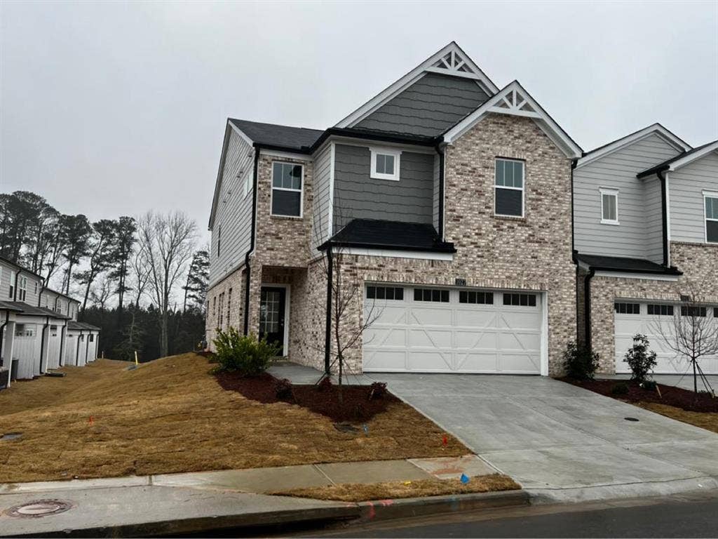 Beautiful End Unit Townhouse Rent