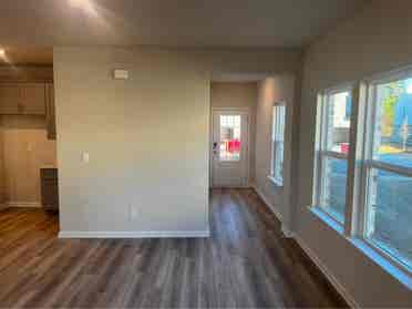 Beautiful End Unit Townhouse Rent