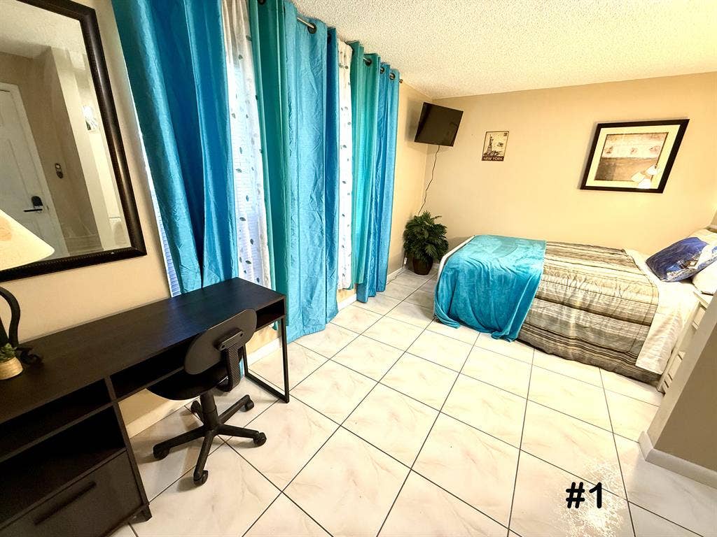 🏡 Co-Living in Palm Bay!