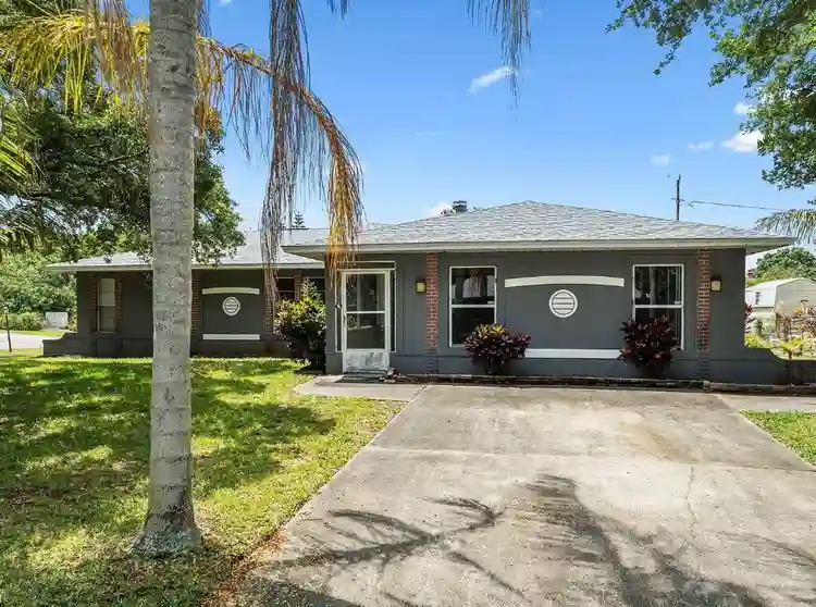 🏡 Co-Living in Palm Bay!