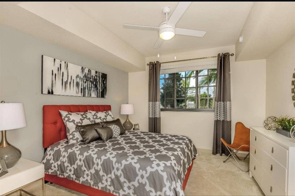 Looking for a cool roomie !