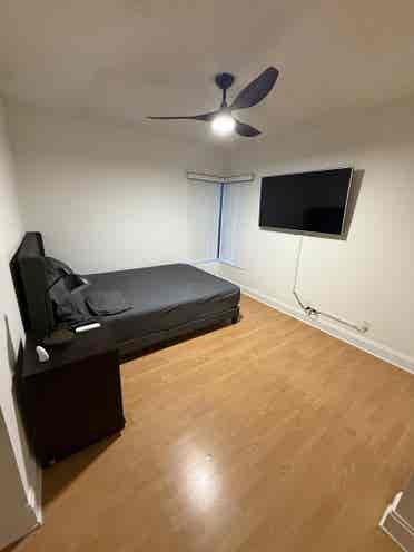 Looking for a roomate