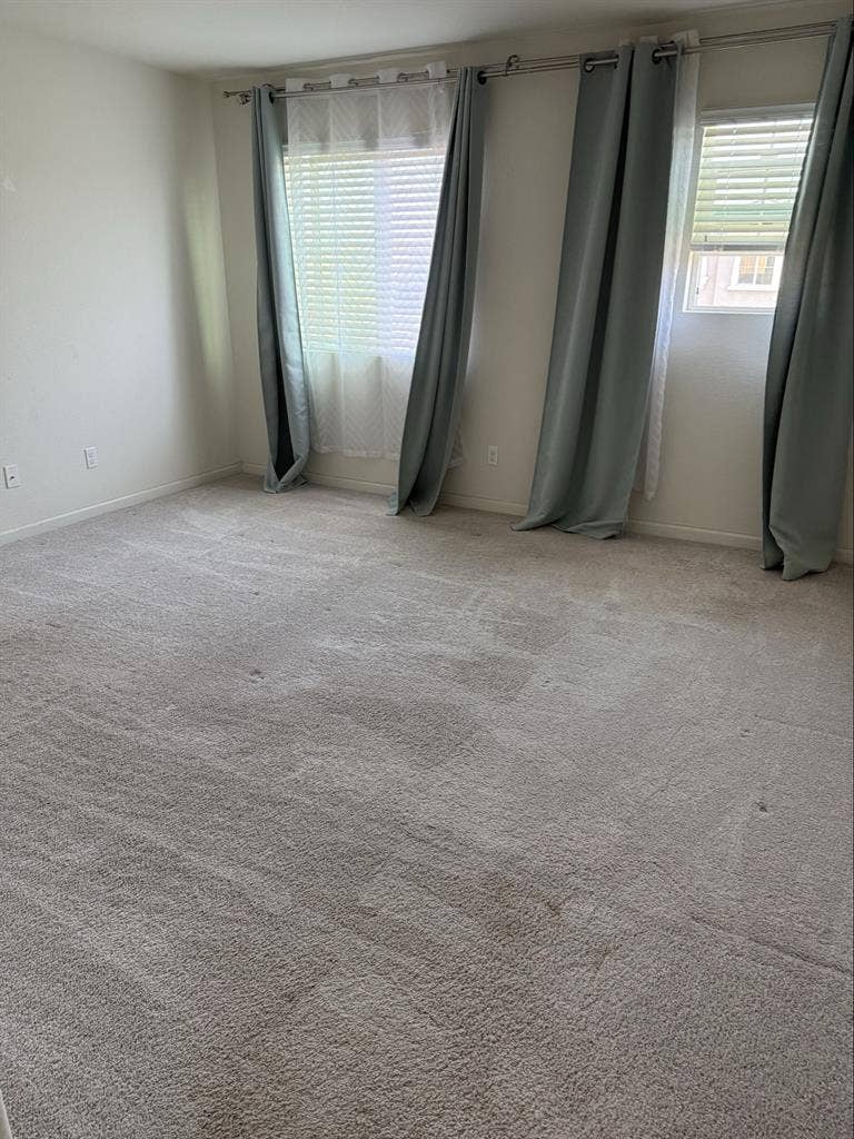 Large Master Bedroom w/Private Bath