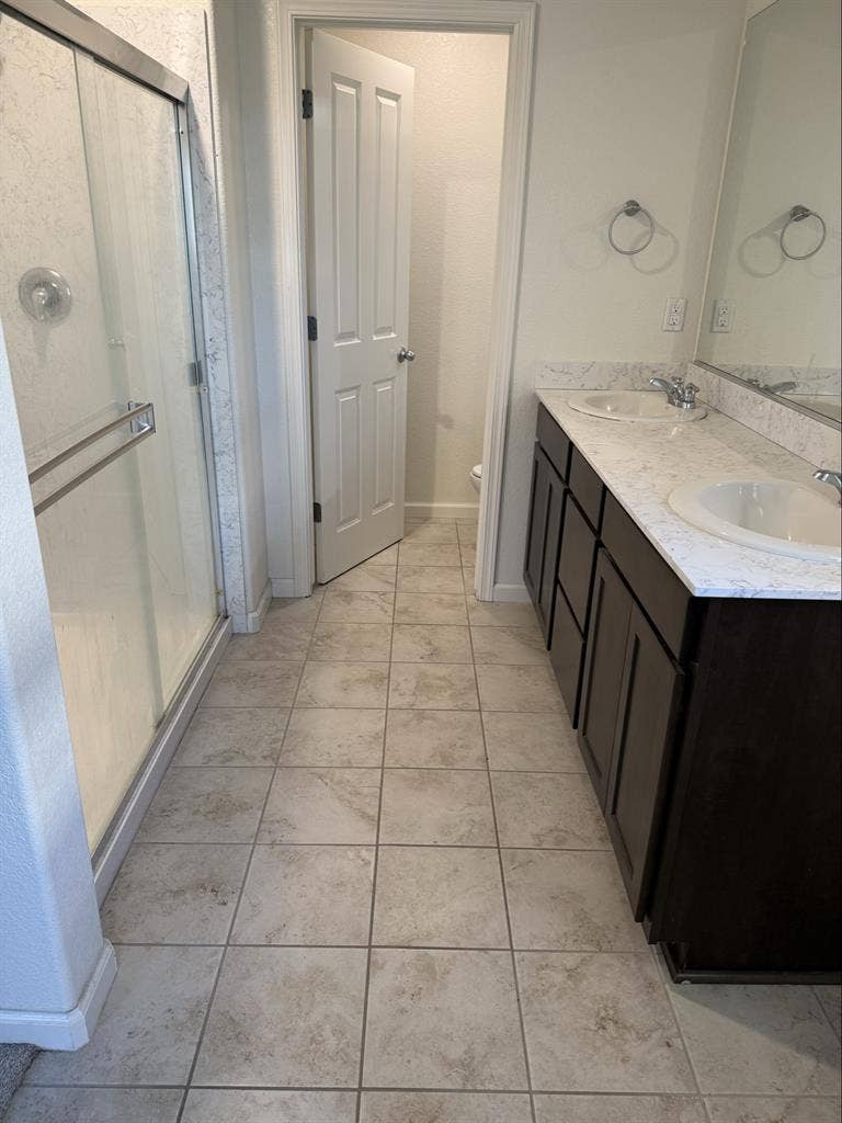 Large Master Bedroom w/Private Bath