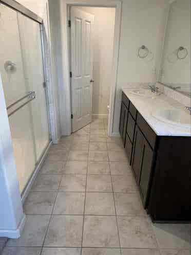 Large Master Bedroom w/Private Bath