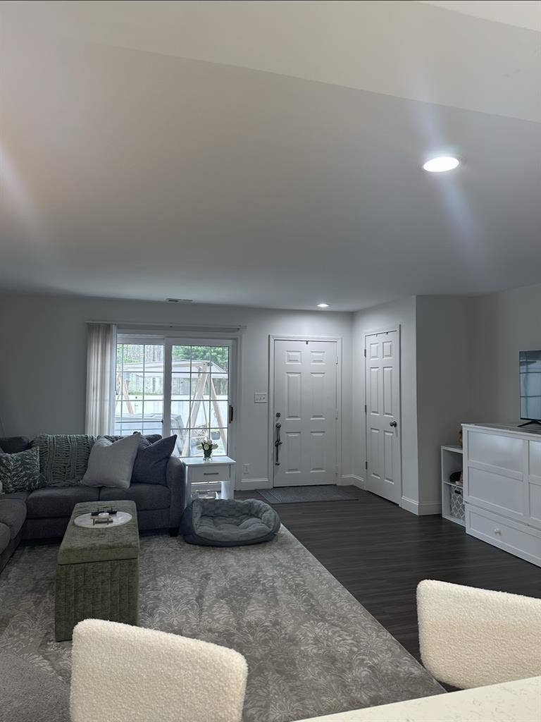 Looking for a 3rd Female Roommate!