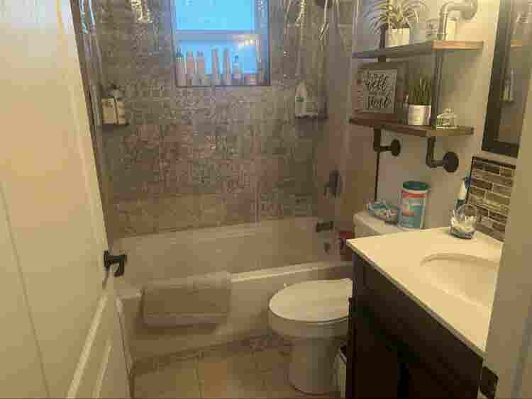 Looking for roommate/roomates