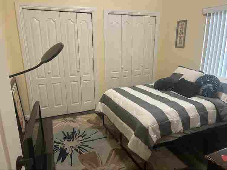 Looking for roommate/roomates