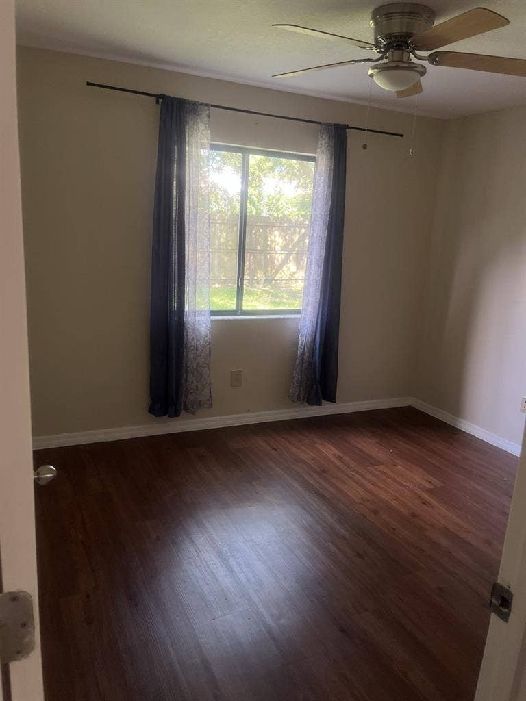 Housemate(s) needed!