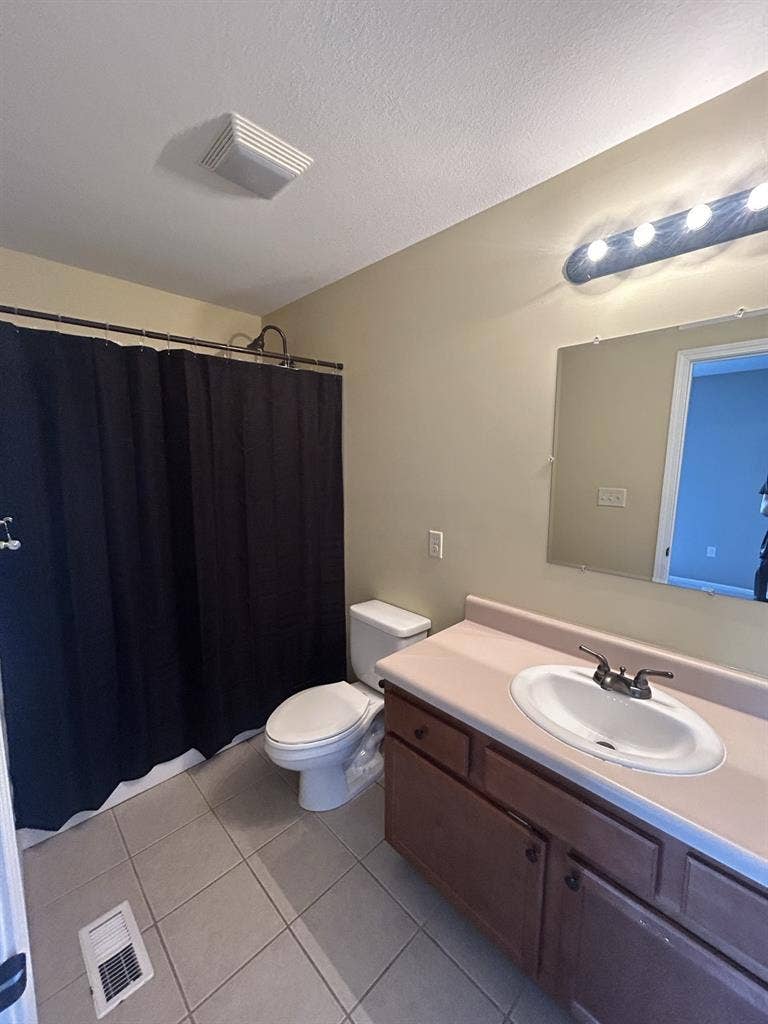 Private room and bathroom for rent
