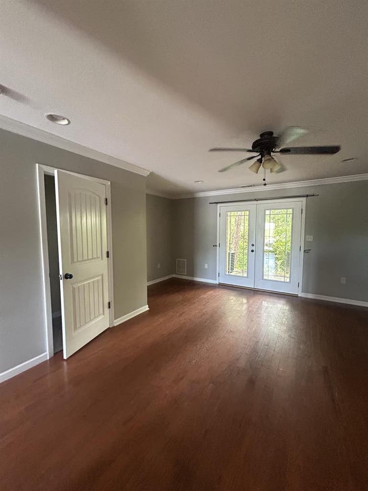 Private room and bathroom for rent