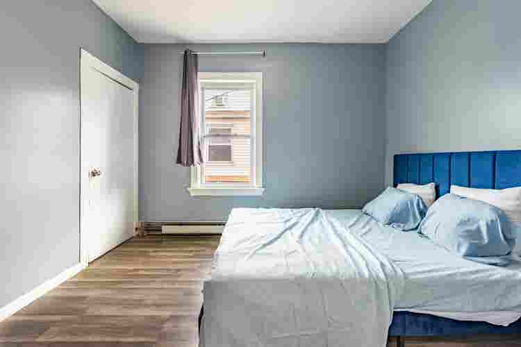Large, beautifully furnished rooms