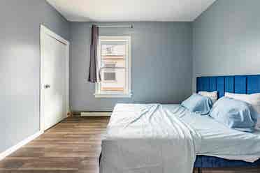 Large, beautifully furnished rooms