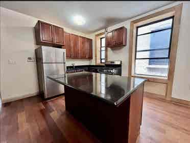 Private bedroom available !
