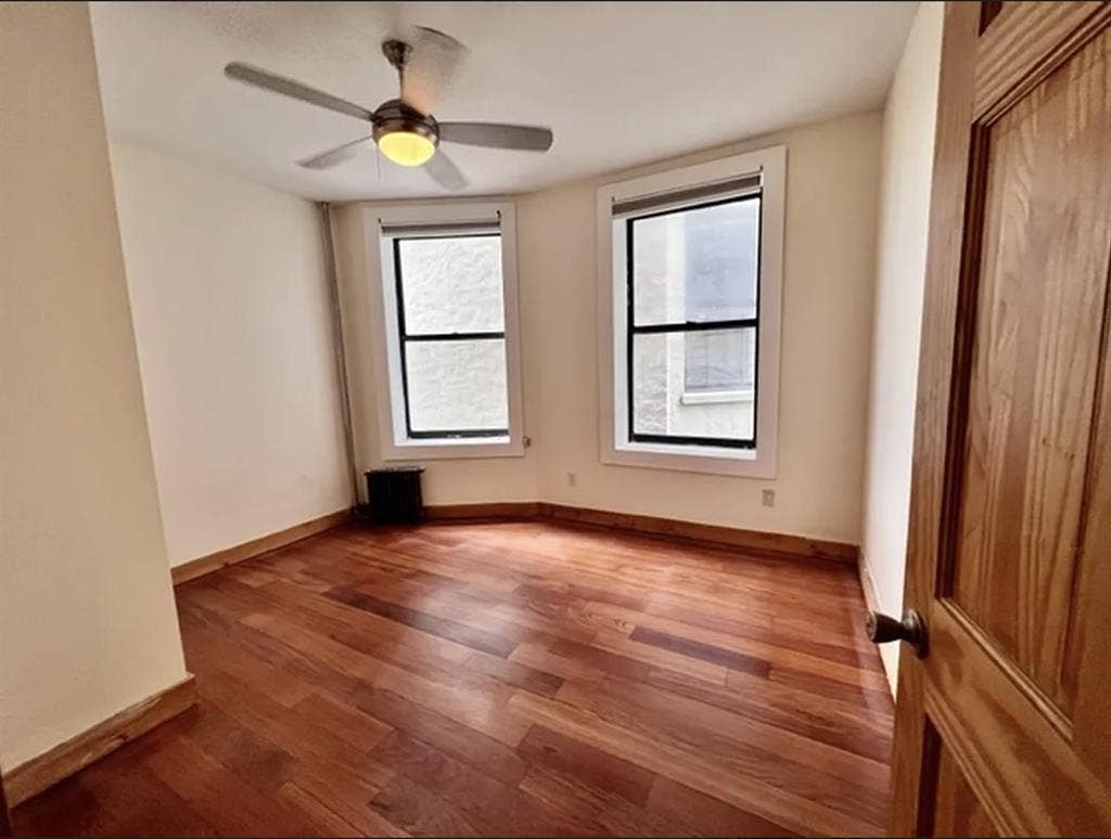 Private bedroom available !