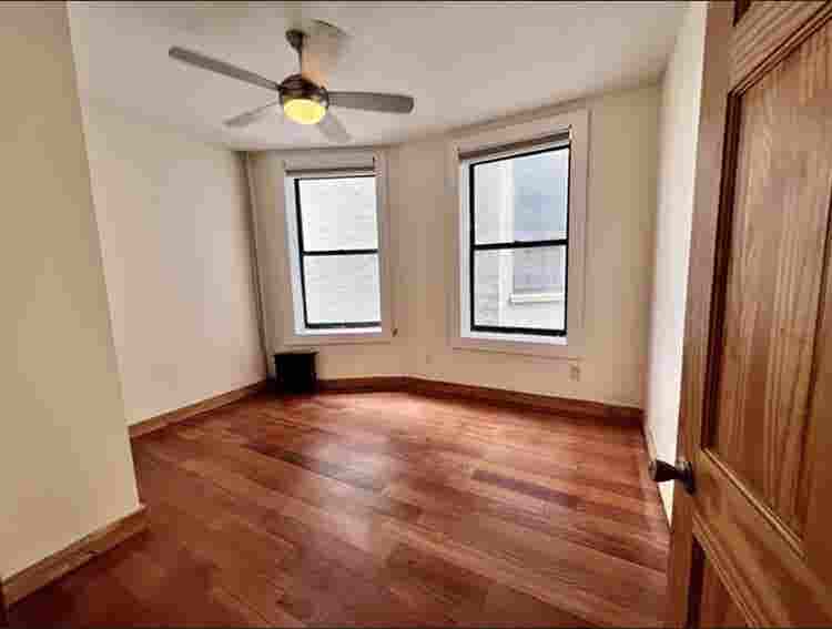 Private bedroom available !